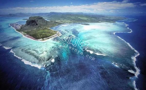 皮内尔湖事件：390亩地被55米漩涡卷入地下