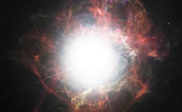 夏季恒星大三角，一颗能装下835万个太阳，一颗自转比太阳快143倍