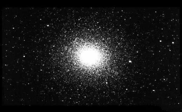 银河系中最大的球状星团-半人马座欧米伽星团