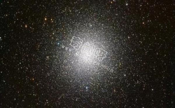 银河系中最大的球状星团-半人马座欧米伽星团
