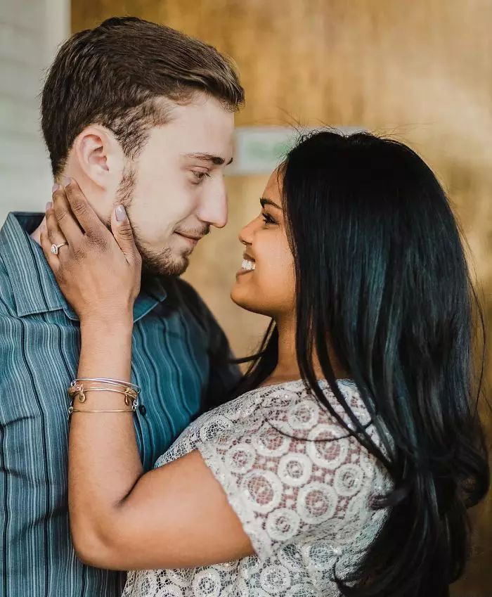 幼稚园认识20年的情侣结婚了,他们的童话故事让全网络都融化了