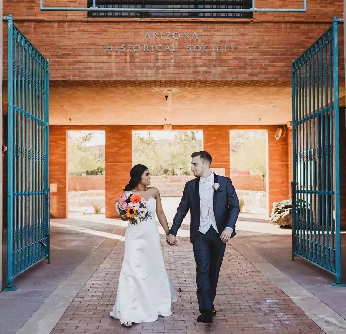 幼稚园认识20年的情侣结婚了,他们的童话故事让全网络都融化了