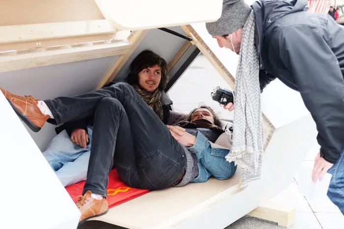 不怕寒冬夜，专家设计街友睡眠舱，内部气温调节能用Wi-Fi