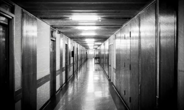 冻血实验都市传说：割开手臂血液瞬间凝固，受试者最后吃了科学家