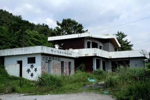 韩国三大恐怖凶宅之一：滨海餐厅“每晚超自然震动”，夫妇吓到移民