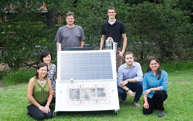 科学家利用太阳能把盐水变成淡水，便宜到每个人家都能使用！