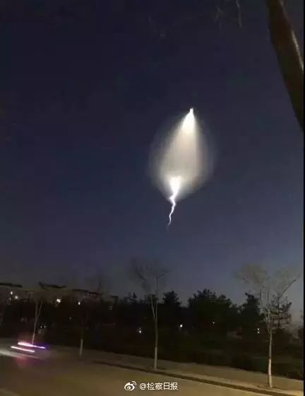 北京多地上空出现怪异光速不明飞行物，专家分析告诉你答案！