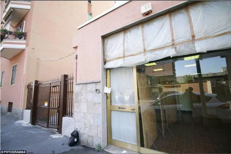 20岁的英国女模特在意大利被暗.网绑架和拍卖