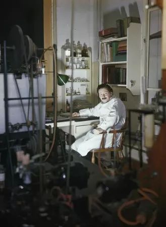 青霉素救了二战中的英国，但解药来自“上一个病人的尿”