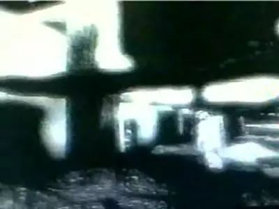 1969年阿姆斯登陆月球时拍的影片，显示出月球上有外星建筑！