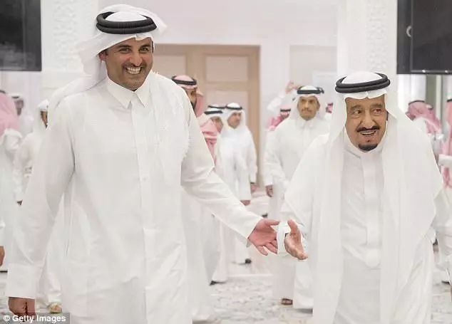 沙特阿拉伯国王度假一月就花6.6亿！奢侈避暑皇宫曝光1000名随从、200台车！