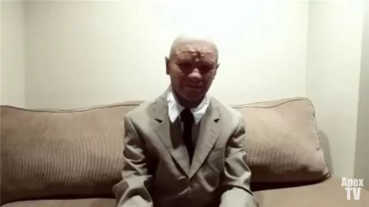 2118年穿梭回来的CIA探员拿未来相片证明自己，外星人会出现！
