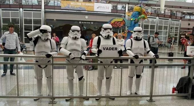 11个搞笑接机照片，让你爱上接机