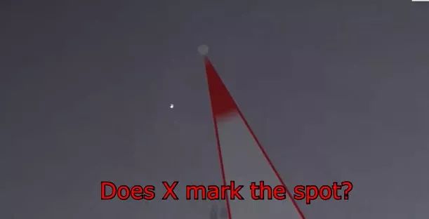 Google地球转到南极出现“巨大红色X”，网友称：地心的洞？