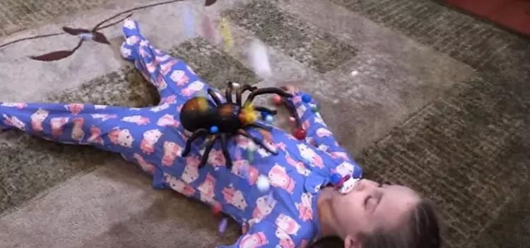 病态的世界!网络名人揭发恋童癖者的YouTube频道有120亿个点击率!