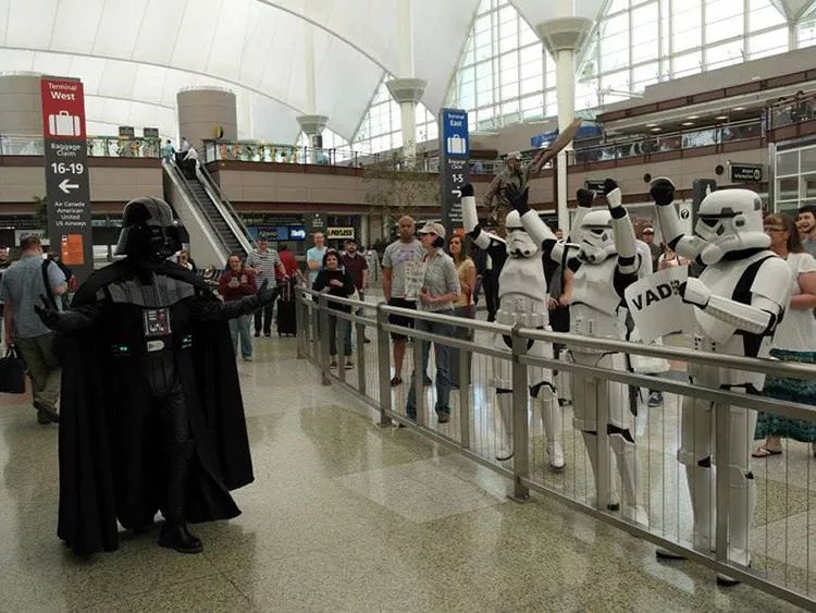 11个搞笑接机照片，让你爱上接机