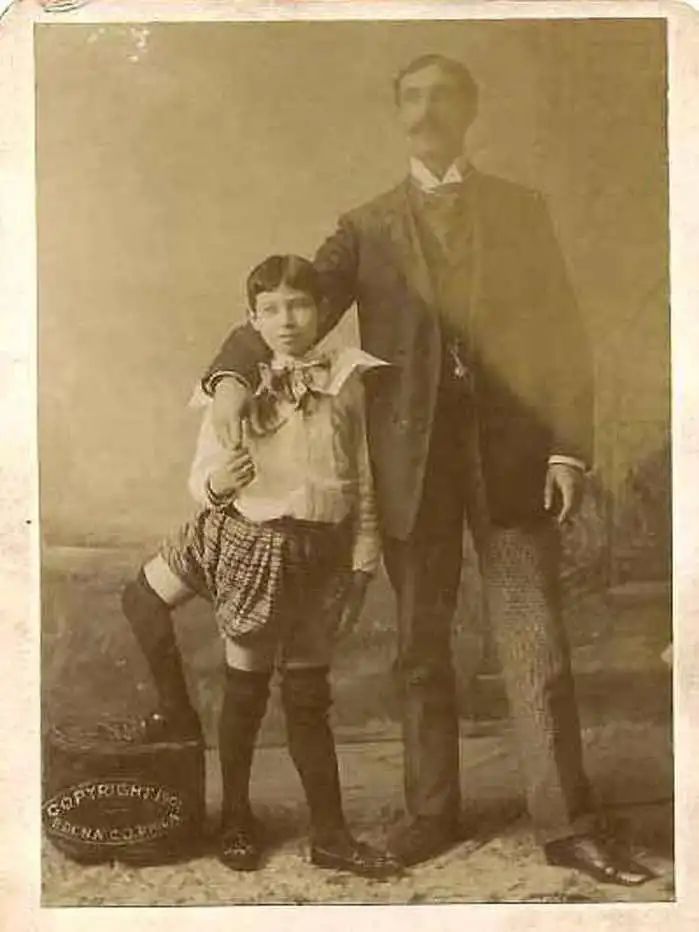 7个比电影还离奇的历史奇人: 用秘密语言沟通的“沉默双胞胎”在这一天开口了