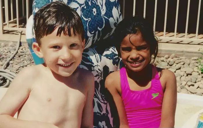 幼稚园认识20年的情侣结婚了,他们的童话故事让全网络都融化了