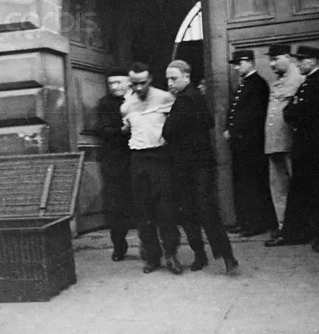 1939年史上最后一次断头台公开处决的10件事！竟有人想要纪念品！