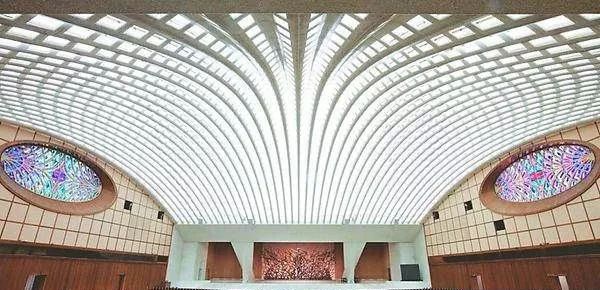 梵蒂冈黑暗的秘密：这个建筑实际上是一个巨大的爬虫！