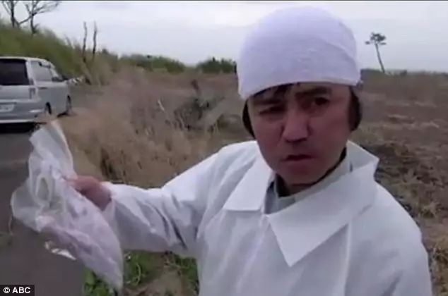 311福岛核灾6年后父母冒着辐射找寻失踪孩子 看到她挥手就觉得心痛