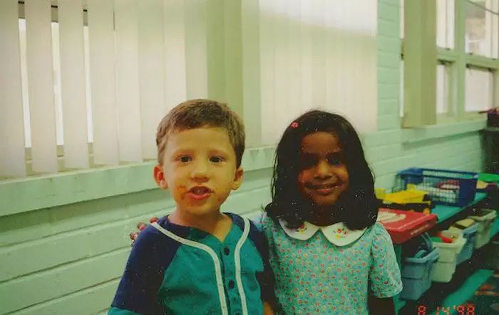 幼稚园认识20年的情侣结婚了,他们的童话故事让全网络都融化了