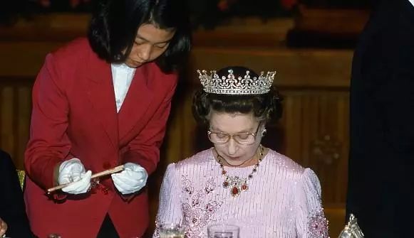 英国女王都吃什么？8个女王饮食习惯让她91岁还是永保健康美丽！