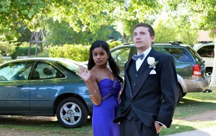 幼稚园认识20年的情侣结婚了,他们的童话故事让全网络都融化了