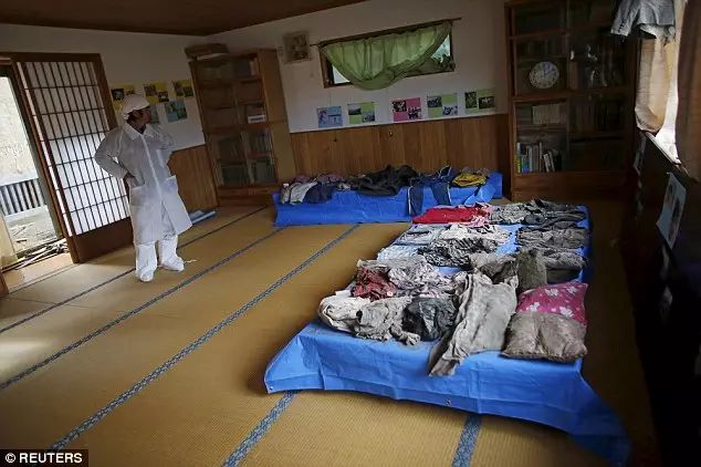 311福岛核灾6年后父母冒着辐射找寻失踪孩子 看到她挥手就觉得心痛