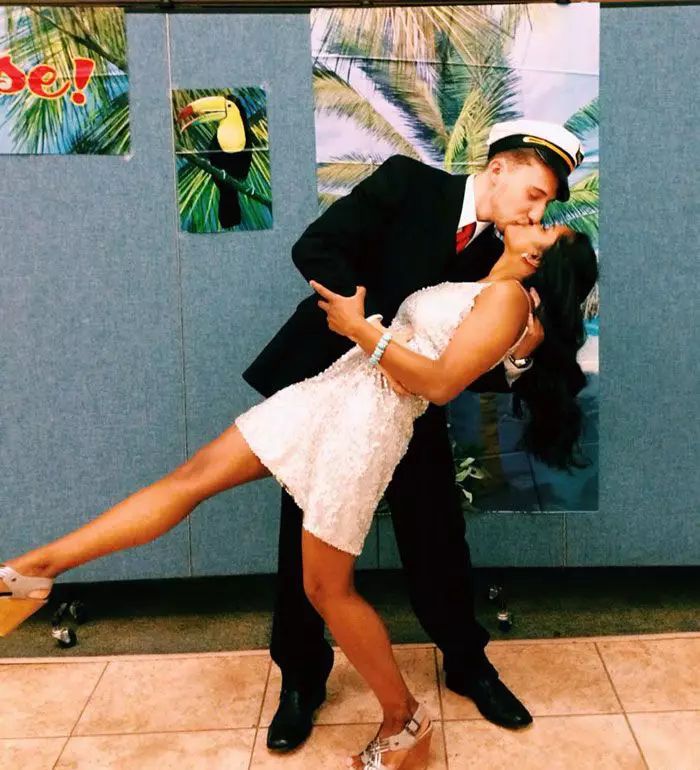 幼稚园认识20年的情侣结婚了,他们的童话故事让全网络都融化了