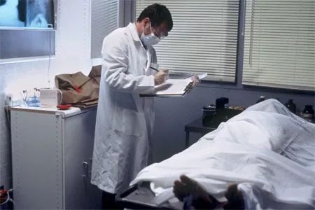 厕所墙挖出部分身体！19世纪哈佛教授谋杀案“法医”诞生拼骨肉