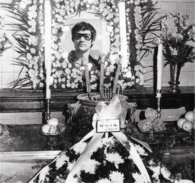 1973年，为李小龙扶灵的6个神秘人：都来自外国，个个身份显赫