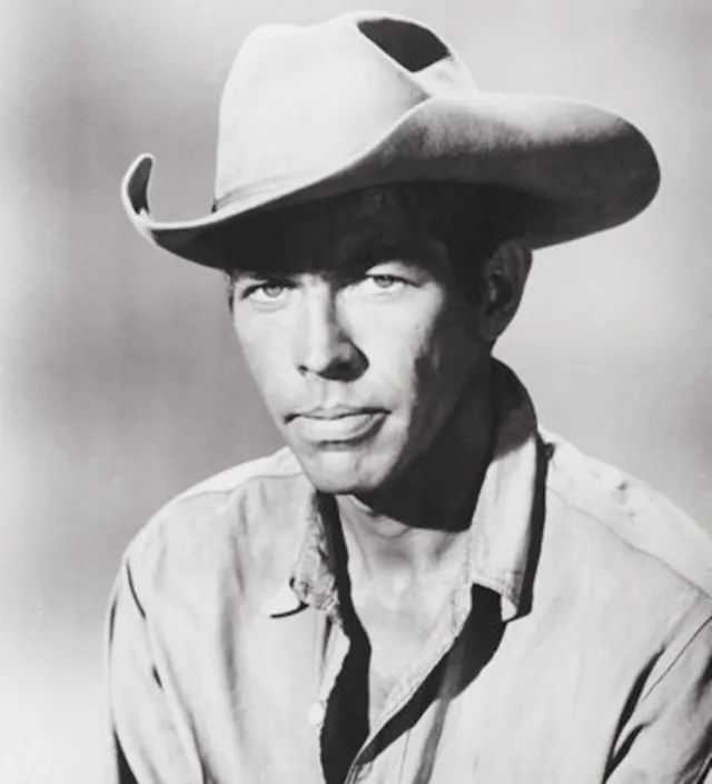 1973年，为李小龙扶灵的6个神秘人：都来自外国，个个身份显赫