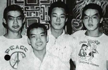 他是顾祝同贴身保镖,也是戴笠手下干将,后生一儿子成国际巨星