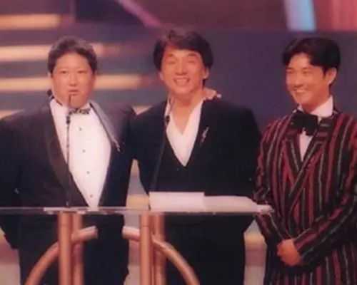 他是顾祝同贴身保镖,也是戴笠手下干将,后生一儿子成国际巨星