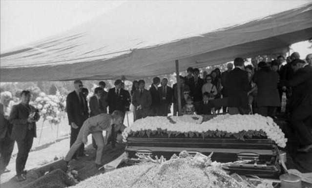 1973年，为李小龙扶灵的6个神秘人：都来自外国，个个身份显赫