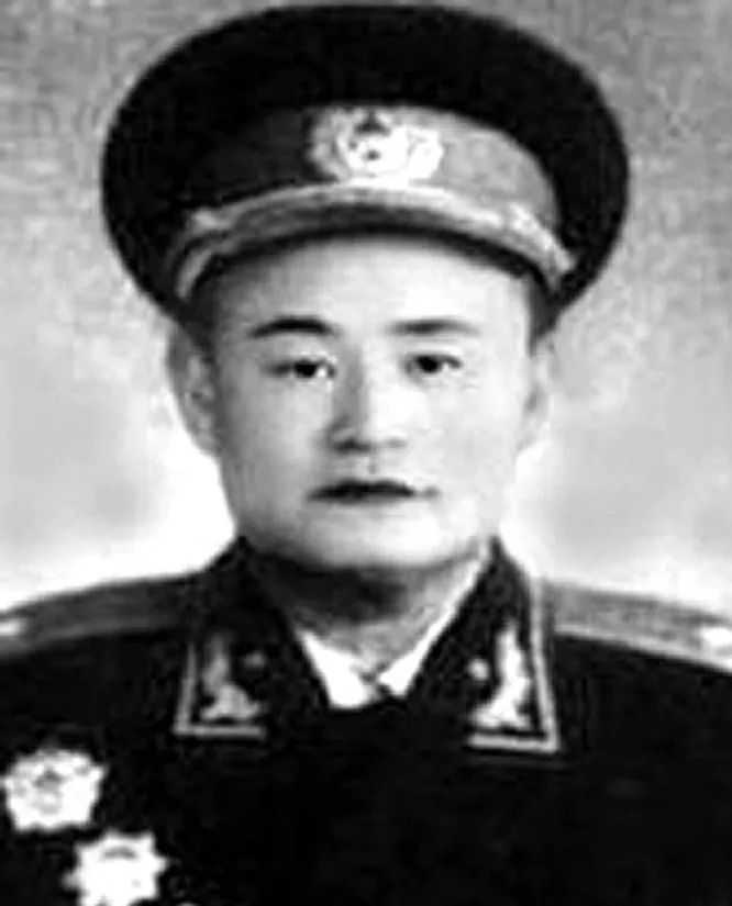 1957年，正在开会的开国少将，居然被自己的警卫员开枪射杀