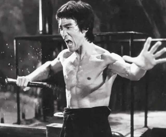 1973年，为李小龙扶灵的6个神秘人：都来自外国，个个身份显赫