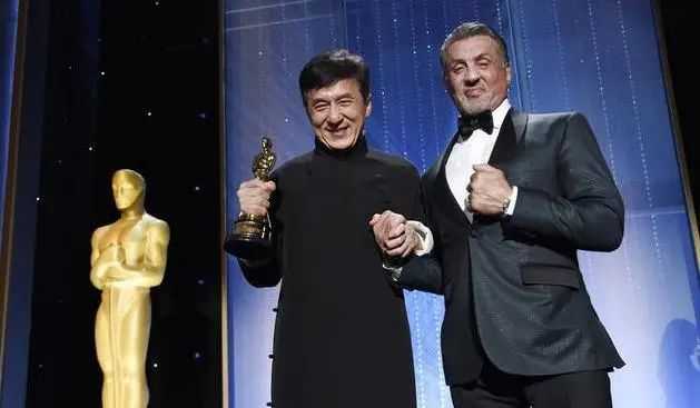 他是顾祝同贴身保镖,也是戴笠手下干将,后生一儿子成国际巨星