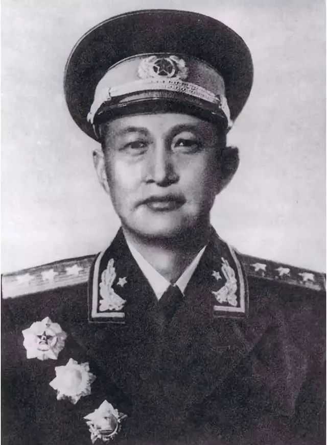 广东军区成立，司令员是元帅，四位副司令员都是谁