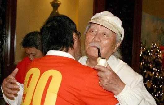 他是顾祝同贴身保镖,也是戴笠手下干将,后生一儿子成国际巨星