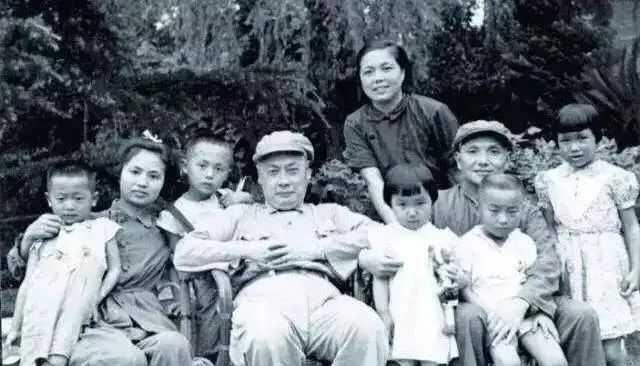 陈毅元帅39岁的时候，娶了18岁的妻子，相差21岁，后代子女都出息