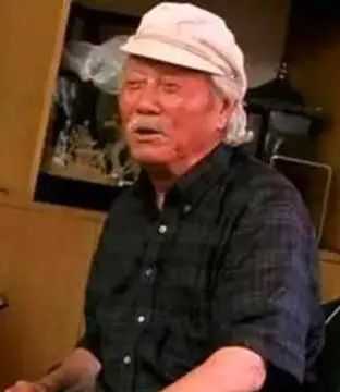 他是顾祝同贴身保镖,也是戴笠手下干将,后生一儿子成国际巨星