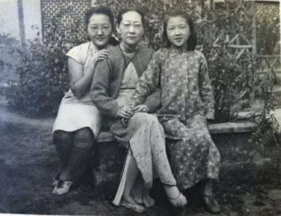 李烈钧纳挚友妻子为妾，生10个娃送其中5个参加抗战，死后享国葬