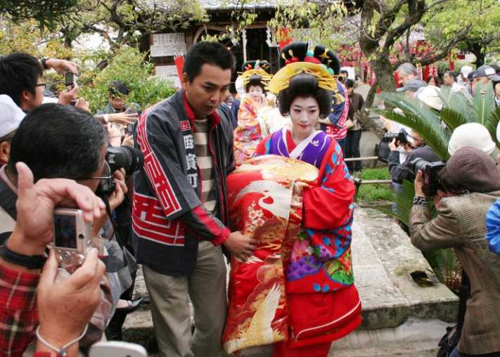 日本花魁地位有多高？想见面先过3关，28岁是法定退休年龄