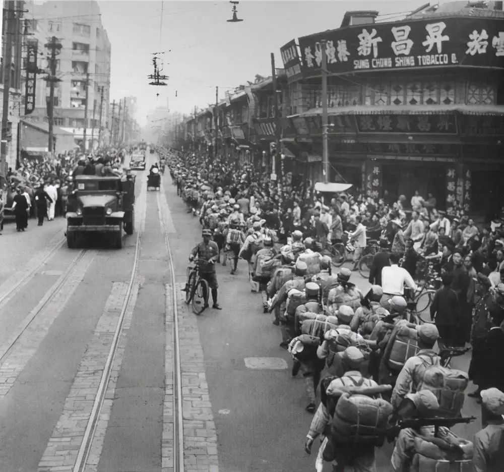 打上海，缴获60卡车黄金银元，陶勇问解放战士：不搜俘虏腰包？