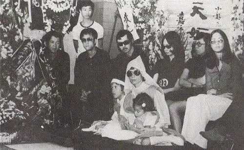 1973年，为李小龙扶灵的6个神秘人：都来自外国，个个身份显赫