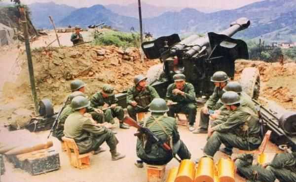 1962年中印冲突，中国32天全歼印度大军获得完胜，其他国家啥反应