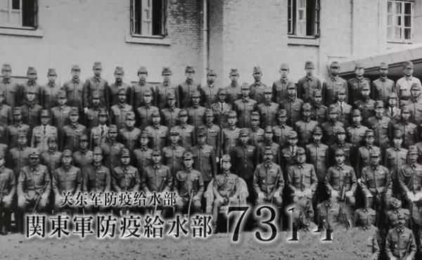 731部队有多歹毒？为实验毒气效果，四岁女孩和母亲被关进玻璃房