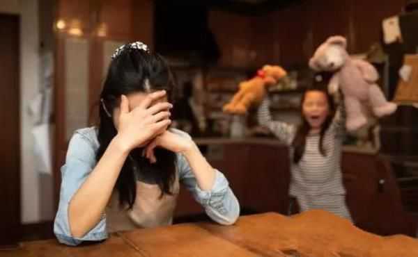 22岁单亲妈妈与12岁少年发生关系：长期缺爱的人，到底有多疯狂？